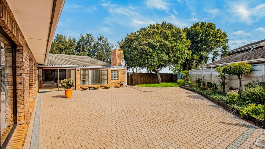 3 Bedroom Property for Sale in Monte Vista Western Cape